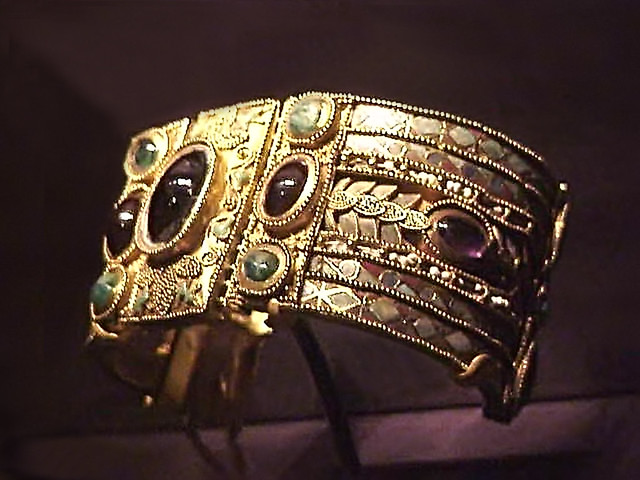 Bracelet from the Olbia Treasure Hellenistic Greek late 2nd century BCE Gold Garnet Amethyst Chrysoprase, glass, enamel