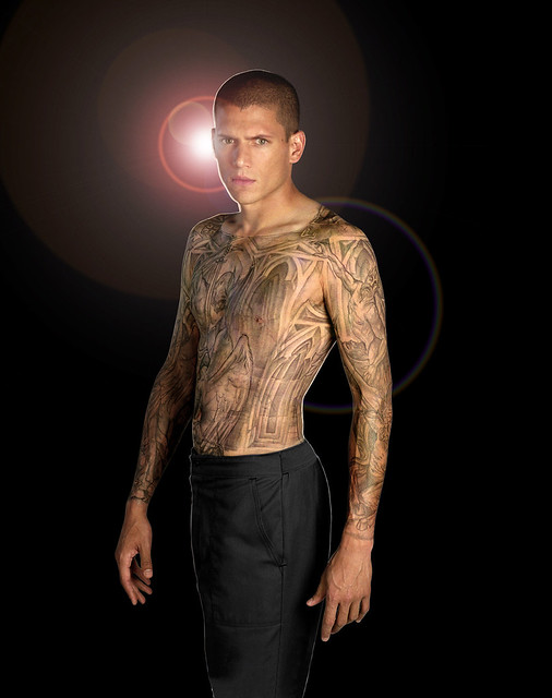 prison break michael scofield the entire prison's map tattooed on his 