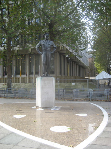 Eisenhower statue in London