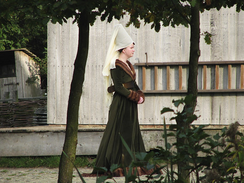 medieval lady in Archeon