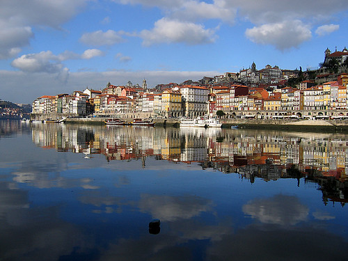 "O Douro bebe as cores da cidade /sobre elas eu abro o coração " by César Augusto