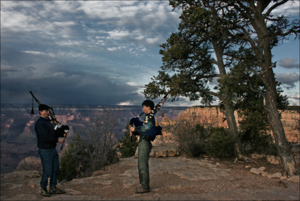 The Grand Canyon and its Tourists - Bagpipers at the Grand Canyon, November 2006