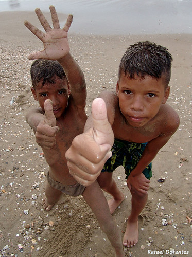 Niños en Puerto La Cruz, Venezuela.
