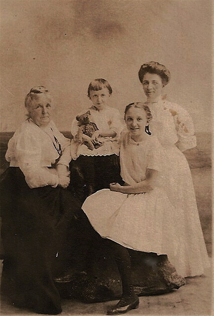 Hussey Girls c 1909