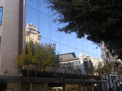 Plaza Esperanza y su reflejo