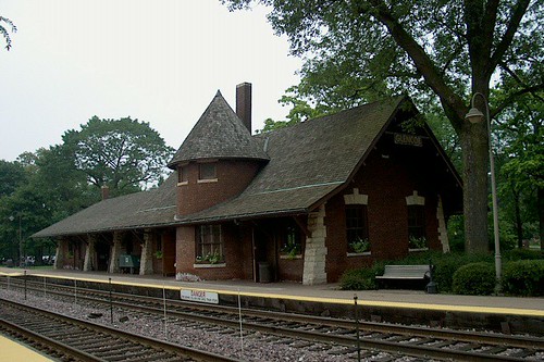 The Metra Glencoe Illinois USA commuter rail station. August 2006. by Eddie from Chicago