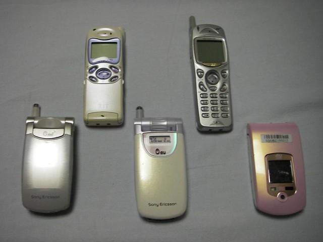 歴代のPHSと携帯電話