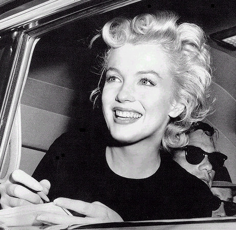 Marilyn Monroe in black and white