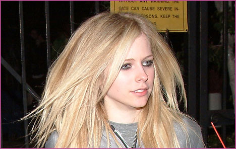 avril lavigne at friends and family grammy event