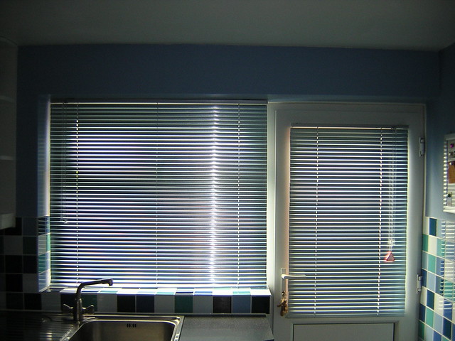MAGNETIC WINDOW BLINDS