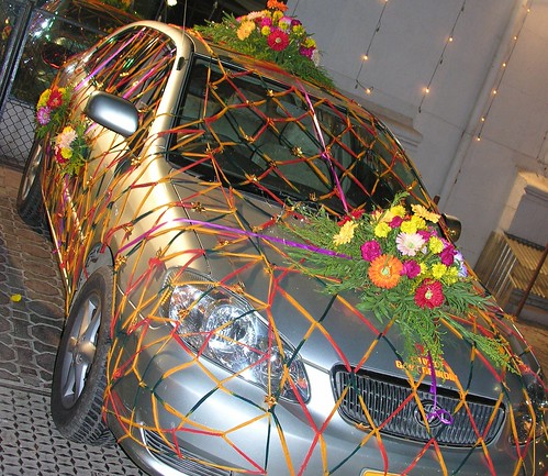Flower decorated bridal car The evening bridal car