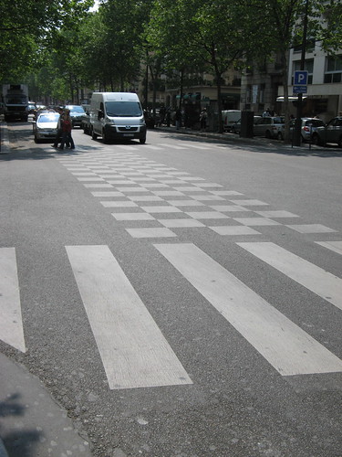 Paris Busway - crossing intersection