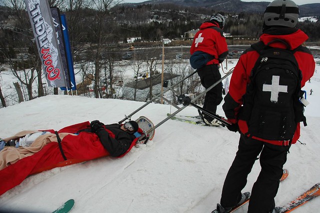 Photo-Axis slopestyle 2007 ski knee injury