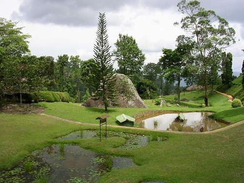 Hunnas Falls Garden by Thili