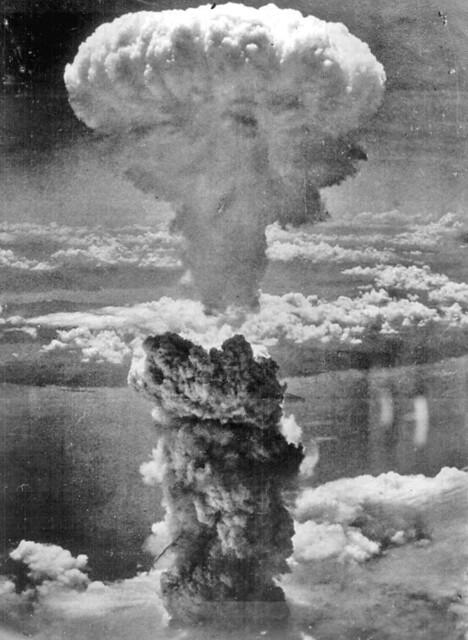 Nagasaki bomb cloud