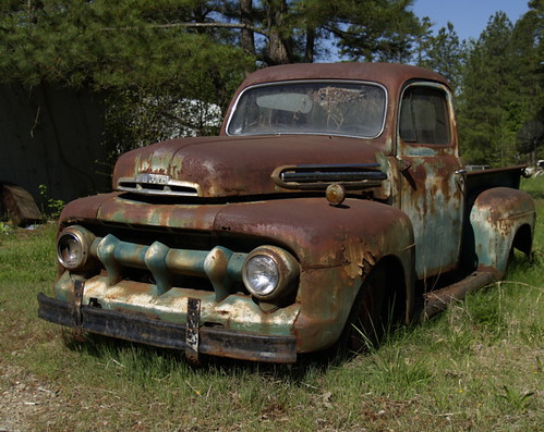 1951 Ford F1 Pickupjpg Old rusted Ford pickup truck alongside US15S 