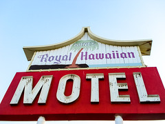 Pimp This Joint* :: Arnie's Royal Hawaiian Motel