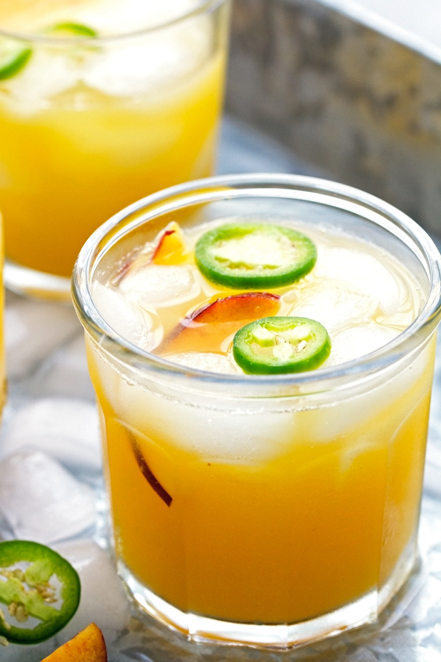 Peach Agua Fresca - A cool and refreshing drink that's refined sugar free and perfect to chill out with this summer! #aguafresca #peaches #peachtea | Littlespicejar.com