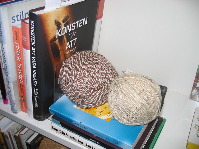 Decorating with balls of yarn