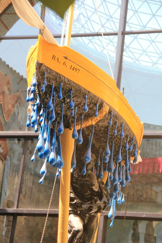 sculpture de Dali dans le musée de Figuéres