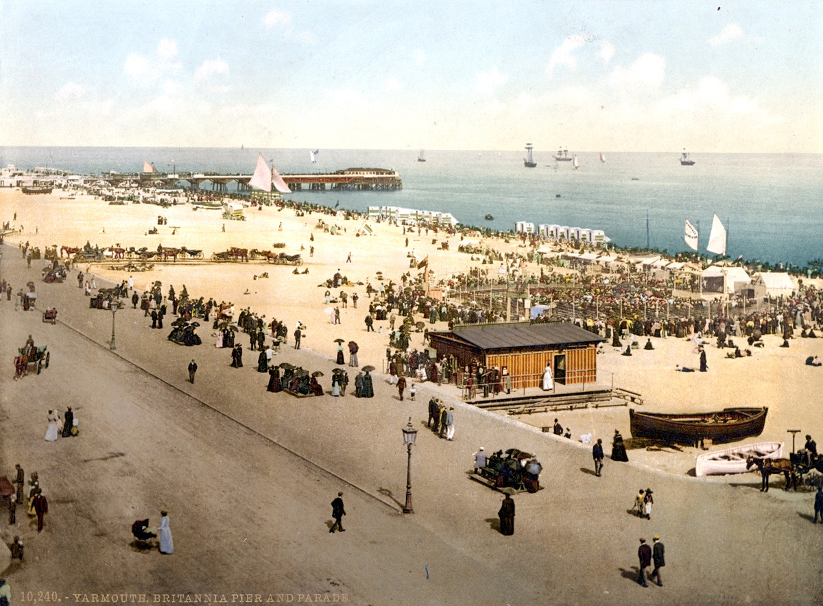 Great Yarmouth promenade and Britannia Pier, England, 1895