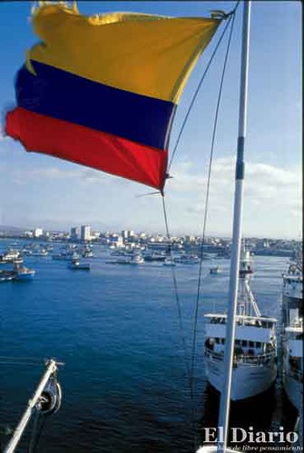 BANDERA DE ECUADOR Puerto de Manta prospero y pesquero 