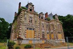 Chateau Elf Aquitaine, Mont