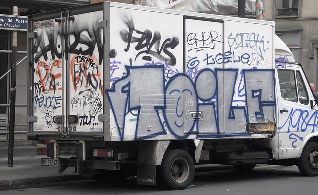 grafitti on a van in paris