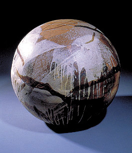 toshiko takaezu.ceramics.moon ball