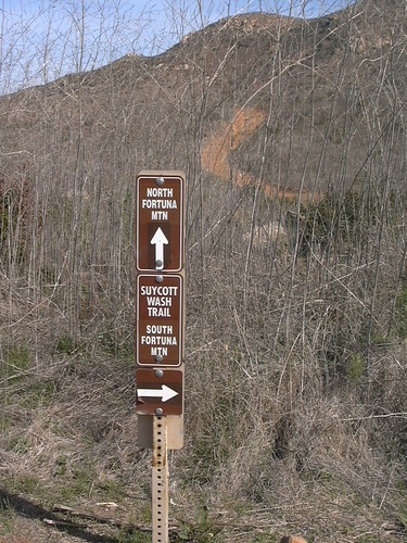 Trail marker to North Fortuna Mountain