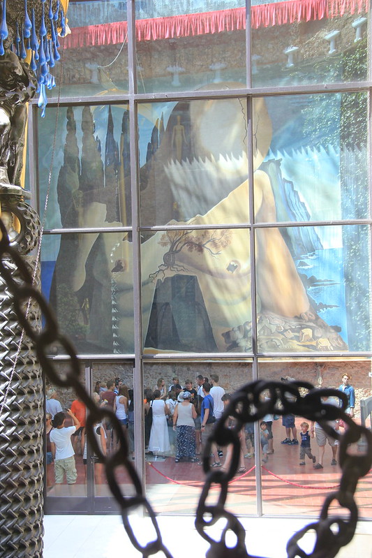 La fresque géante de Gala dans le musée de Figuéres