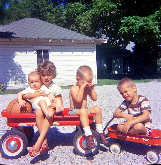 Thomas Kids with Wagon