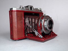 Taisei Kōki  Welmy L (sn 50538) in rare red version fitted with Terionar 75mm f/4.5 (sn 49672)