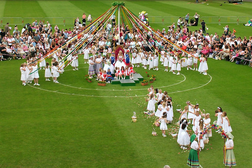 Bournville Maypole: The Stage is Set