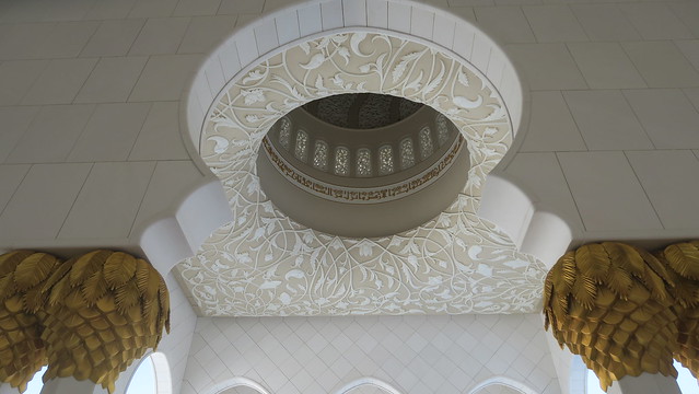 sheikh zayed mosque white gold dome pillar