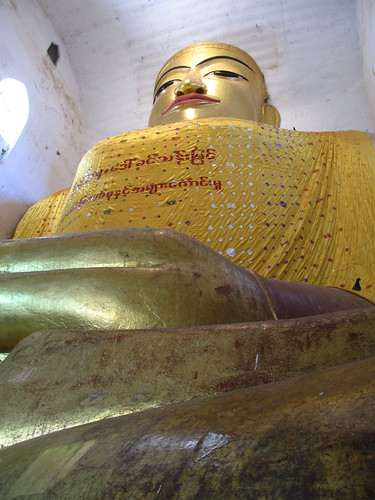 New Bagan: la pagode Manuha Paya et ses 4 grandes statues de Bouddha