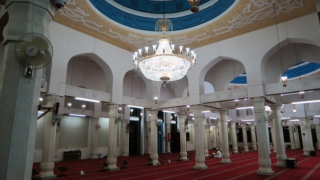 Masjid Khalifa Bin Zayed Al Awwal interior
