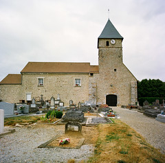 Tacoignières' church