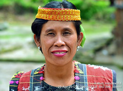 2012-04a Watching Agile Batak Dancers