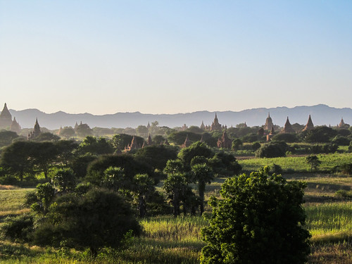 Bagan: coucher de soleil depuis la pagode Myauk Guni Paya