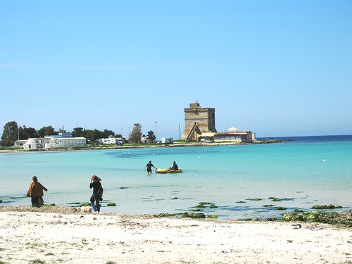 spiaggia e torre di sant'Isidoro