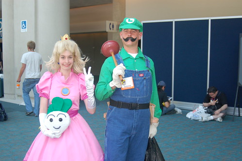 Comic Con: Luigi and Peach