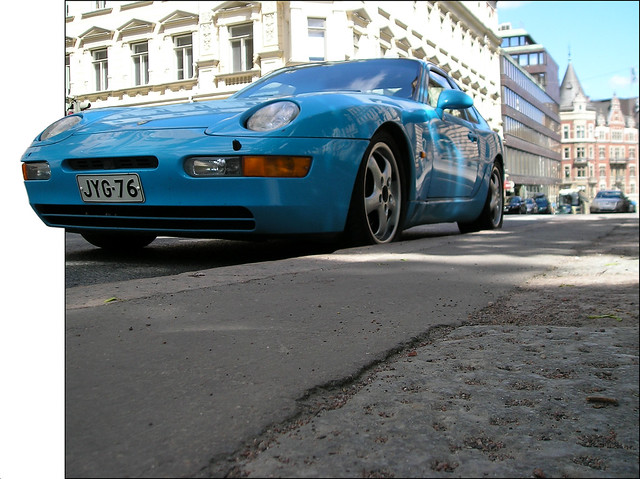Blue Porsche 968 CS