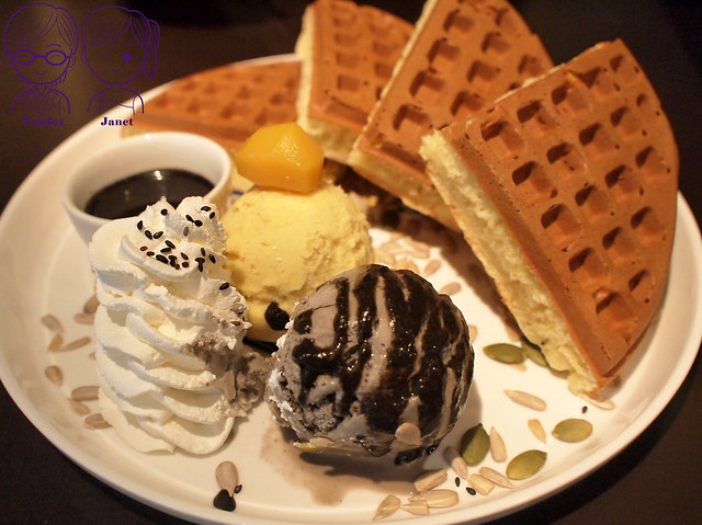 19 咖啡弄(忠孝店) 葵花子芝麻冰淇淋鬆餅