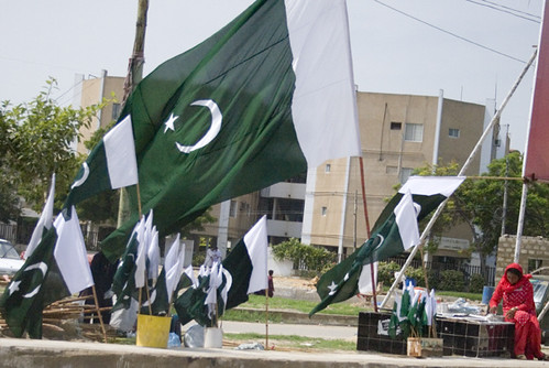 أعلام باكستان ترفرف في ذكرى الاستقلال - تصوير إيجاز عاصي على فليكر، تحت رخصة المشاع الإبداعي.