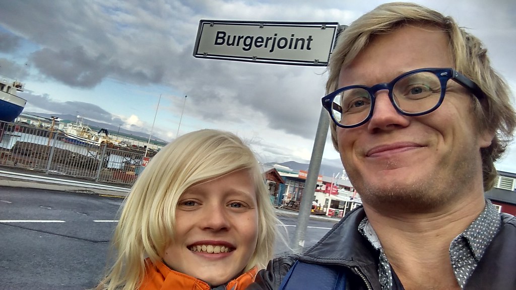 Far-søn tur gennem Reykjavik