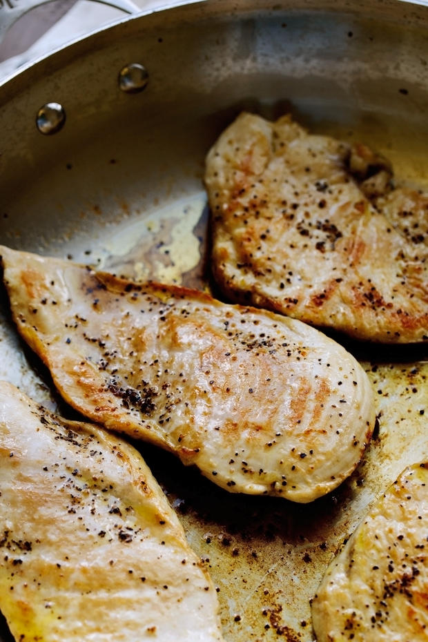 seared chicken with pepper in skillet