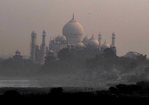 Agra: vue sur le Taj Mahal depuis le Fort Rouge