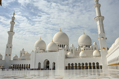 Abu Dhabi (阿布扎比)
