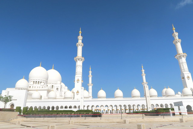 sheikh zayed mosque exterior